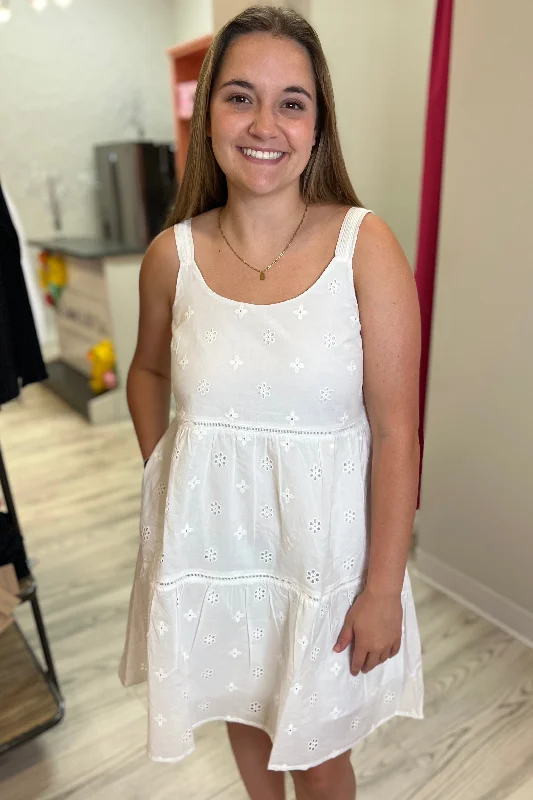 Sleeveless Tired Dress with Embroidery